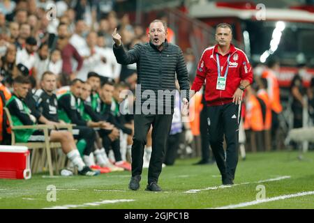 ISTANBOEL, TURQUIE - SEPTEMBRE 11: Le directeur Ali Reza Sergen Yalcin de Besiktas pendant le match de la Super League turque entre Besiktas et Yeni Malatyaspor au parc Vodafone le 11 septembre 2021 à Istobel, Turquie (photo par /Orange Pictures) Banque D'Images