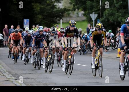 Hawick, Royaume-Uni. 11 septembre 2021. AJ Bell Tour of Britain 2021 - Stage 7 - de Hawick à Édimbourg. Le groupe de coureurs qui s'approchent du départ du roi de la montagne commence à Stow, à la septième étape. Crédit : Rob Gray/Alay Live News Banque D'Images