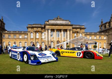 Deux légendaires voitures de course Porsche 962 le Mans au Concours d’élégance qui s’est tenu au Palais de Blenheim le 5 septembre 2021 Banque D'Images