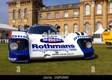 La Porsche 962C LH #17 de Rothmans (châssis #006) exposée au Concours d’élégance qui s’est tenu au Palais de Blenheim le 5 septembre 2021 Banque D'Images