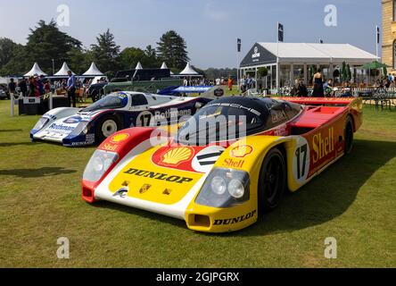 Deux légendaires voitures de course Porsche 962 le Mans au Concours d’élégance qui s’est tenu au Palais de Blenheim le 5 septembre 2021 Banque D'Images