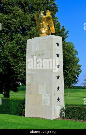 Un aigle à tête blanche doré à l'entrée du cimetière américain Henri-Chapelle de la Seconde Guerre mondiale et du Mémorial de Plombières (Liège), Belgique Banque D'Images