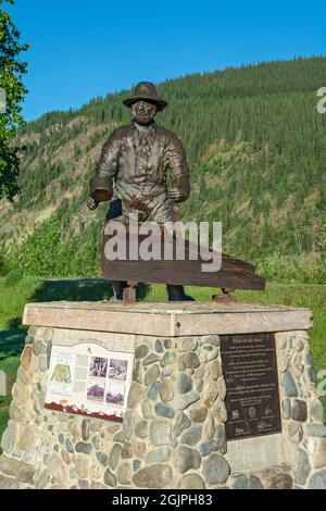 Canada, territoire du Yukon, Dawson City, monument dédié aux mineurs d'or du Klondike Banque D'Images