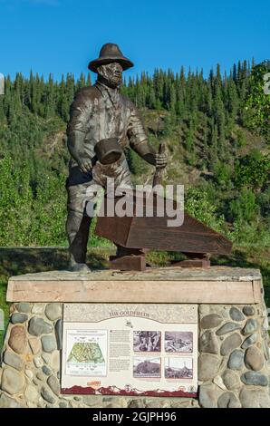 Canada, territoire du Yukon, Dawson City, monument dédié aux mineurs d'or du Klondike Banque D'Images