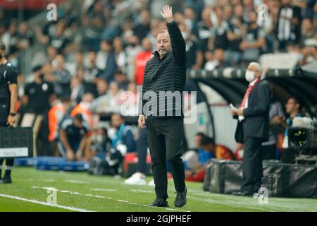 ISTANBOEL, TURQUIE - SEPTEMBRE 11: Le directeur Ali Reza Sergen Yalcin de Besiktas pendant le match de la Super League turque entre Besiktas et Yeni Malatyaspor au parc Vodafone le 11 septembre 2021 à Istobel, Turquie (photo par /Orange Pictures) Banque D'Images