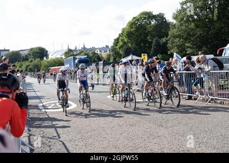 Édimbourg, Écosse, Royaume-Uni. 11 septembre 2021. La Queens Drive d'Édimbourg accueille la fin de la phase 7 de la course cycliste AJ Bell Tour of Britain 2021 avec Ethan Hayter, Wout Van Aert et Julian Alaphilippe qui se battent pour prendre l'initiative dans la dernière étape demain. Credit: Richard Gass/Alay Live News Banque D'Images