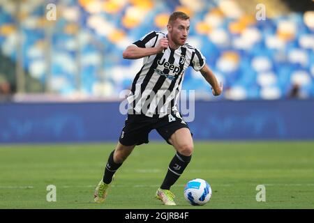 Dejan Kulusevski, l'avant de Fillandese de Juventus, contrôle le ballon lors de la série Un match de football entre SSC Napoli et Juventus FC au stade Diego Armando Maradona, Naples, Italie, le 11 septembre 2021 Banque D'Images