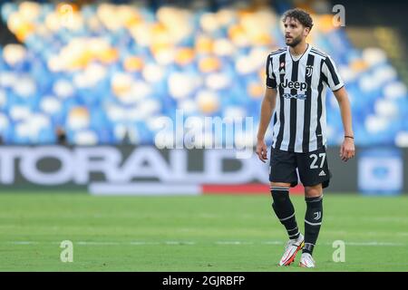 Manuel Locatelli, milieu de terrain italien de Juventus, regarde pendant la série Un match de football entre SSC Napoli et Juventus FC au stade Diego Armando Maradona, Naples, Italie, le 11 septembre 2021 Banque D'Images