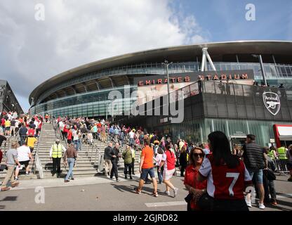 Londres, Royaume-Uni. 11 septembre 2021. Les fans arrivent au match de l'EPL Arsenal contre Norwich City, au stade Emirates, Londres, Royaume-Uni, le 11 septembre 2021. Crédit : Paul Marriott/Alay Live News Banque D'Images