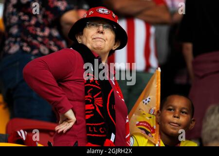 Londres, Royaume-Uni. 11 septembre 2021. Un fan du Brentford FC lors du match de la Premier League entre Brentford et Brighton et Hove Albion au Brentford Community Stadium, Londres, Angleterre, le 11 septembre 2021. Photo de Carlton Myrie. Utilisation éditoriale uniquement, licence requise pour une utilisation commerciale. Aucune utilisation dans les Paris, les jeux ou les publications d'un seul club/ligue/joueur. Crédit : UK Sports pics Ltd/Alay Live News Banque D'Images