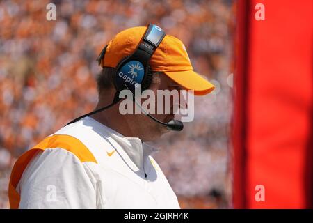 11 septembre 2021 : Josh Heupel, entraîneur-chef des Tennessee Volunteers, pendant le match de football NCAA entre l'Université des Tennessee Volunteers et l'Université de Pittsburgh Panthers au stade Neyland à Knoxville TN Tim Gangloff/CSM Banque D'Images