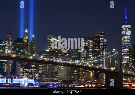 Hommage en lumière à l'occasion du 20e anniversaire de 9/11 attentats du 11 septembre 2021. Banque D'Images