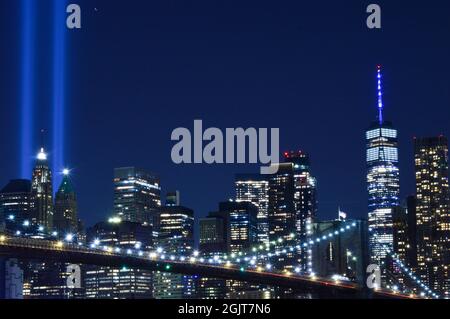 Hommage en lumière à l'occasion du 20e anniversaire de 9/11 attentats du 11 septembre 2021. Banque D'Images