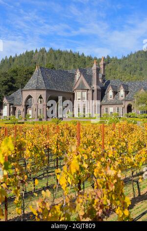 La cave de vinification Ledson pendant une belle chute à la vallée nord de Sonoma AVA, Kenwood CA Banque D'Images