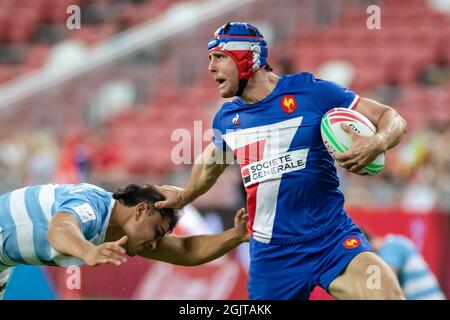 SINGAPOUR-AVRIL 13:France 7s Team (bleu) joue contre l'équipe Argentine 7s (bleu/blanc) pendant le premier jour de HSBC World Rugby Singapore Sevens le 13 avril 2019 au Stade national de Singapour Banque D'Images