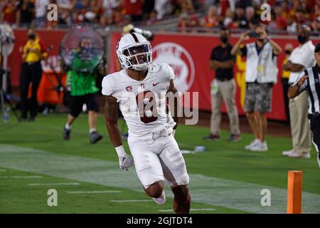 11 septembre 2021 le Cardinal de Stanford en arrière Nathaniel Peat #8 célèbre alors qu'il marque un touchdown pendant le match de football NCAA entre les chevaux de Troie USC et le Cardinal de Stanford au Los Angeles Coliseum à Los Angeles, en Californie. Crédit photo obligatoire : Charles Baus/CSM Banque D'Images