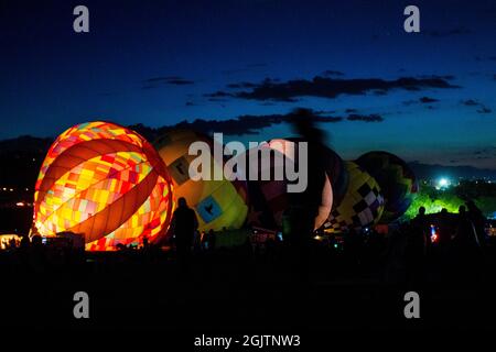 Reno, États-Unis. 11 septembre 2021. Ballons à air chaud préparés pour le vol. La Great Reno Balloon Race annonce son auto-portrait comme la plus grande course gratuite de montgolfière au monde. Elle célèbre son 40e anniversaire cette année. (Photo de Ty O'Neil/SOPA Images/Sipa USA) crédit: SIPA USA/Alay Live News Banque D'Images