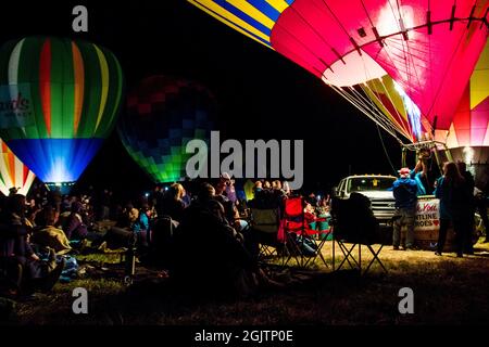 Reno, États-Unis. 11 septembre 2021. Les ballons à air chaud sont préparés pour un événement appelé « Pawn Patrol » la course de ballons de Reno Great Reno annonce son auto-titre de la plus grande course de ballons à air chaud gratuit au monde. Elle célèbre son 40e anniversaire cette année. (Photo de Ty O'Neil/SOPA Images/Sipa USA) crédit: SIPA USA/Alay Live News Banque D'Images