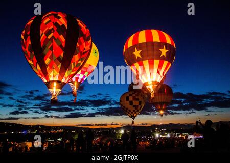 Reno, États-Unis. 11 septembre 2021. Les ballons à air chaud prennent l'avion en début de matinée.la Great Reno Balloon Race annonce son auto-titre de la plus grande course gratuite de ballons à air chaud au monde. Elle célèbre son 40e anniversaire cette année. (Photo de Ty O'Neil/SOPA Images/Sipa USA) crédit: SIPA USA/Alay Live News Banque D'Images