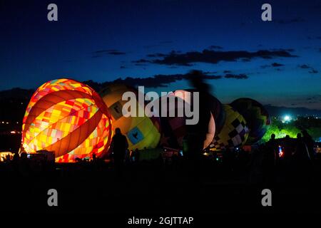 Reno, États-Unis. 11 septembre 2021. Ballons à air chaud préparés pour le vol. La Great Reno Balloon Race annonce son auto-portrait comme la plus grande course gratuite de montgolfière au monde. Elle célèbre son 40e anniversaire cette année. Crédit : SOPA Images Limited/Alamy Live News Banque D'Images