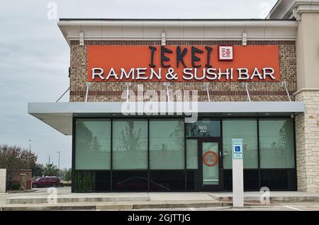 Humble, Texas USA 01-01-2020: Iekei Ramen et Sushi Bar bâtiment extérieur à humble, TX. Un bar à sushis populaire dans la région de Houston. Banque D'Images