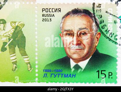 MOSCOU, RUSSIE - 18 JUIN 2021 : le timbre-poste imprimé en Russie montre L. Guttman (1899-1980), organisateur des premiers Jeux paralympiques, olympique et paralym Banque D'Images
