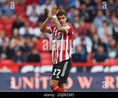 Sheffield, Angleterre, le 11 septembre 2021. Morgan Gibbs-White de Sheffield Utd est remplacé et applaudit les fans lors du match du championnat Sky Bet à Bramall Lane, Sheffield. Le crédit photo devrait se lire: Simon Bellis / Sportimage Banque D'Images