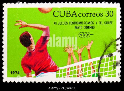 MOSCOU, RUSSIE - 20 JUIN 2021 : timbre-poste imprimé à Cuba montre Volleyball, 12e Jeux de l'Amérique centrale et des Caraïbes, série de Saint-Domingue, vers Banque D'Images