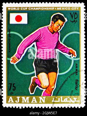 MOSCOU, RUSSIE - 20 JUIN 2021 : timbre-poste imprimé dans les expositions d'Ajman Kunishige Kamamoto (1944), Japon, coupe du monde de football 1970, série Mexique, vers 19 Banque D'Images