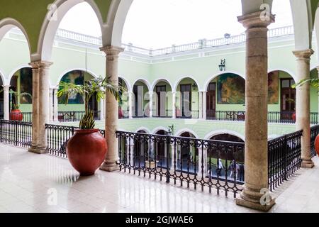 Cour intérieure du Palais du Gouvernement de Palacio de Gobierno à Merida, Mexique. Banque D'Images