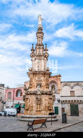 Le Spire de l'Immaculée (Guglia dell'Immacolata), fabriqué en 1743 dans le style baroque Nardò, province de Lecce, Salento, Puglia, Sud de l'Italie. Banque D'Images