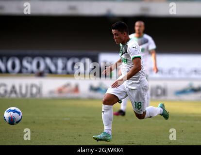 VÉRONE, ITALIE - AOÛT 21: Giacomo Raspadori des États-Unis Sassuolo en action, pendant la série Un match entre Hellas Verona FC et US Sassuolo au Stadio Marcantonio Bentegodi le 21 août 2021 à Vérone, Italie. (Photo par MB Media) Banque D'Images