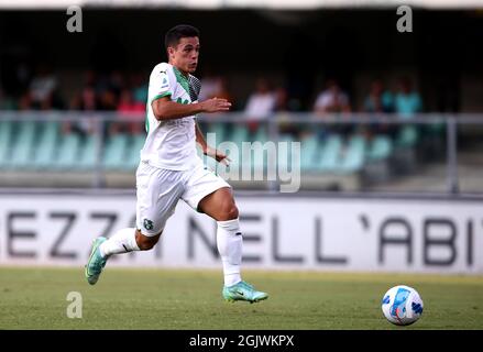 VÉRONE, ITALIE - AOÛT 21: Giacomo Raspadori des États-Unis Sassuolo en action, pendant la série Un match entre Hellas Verona FC et US Sassuolo au Stadio Marcantonio Bentegodi le 21 août 2021 à Vérone, Italie. (Photo par MB Media) Banque D'Images