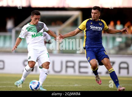 VÉRONE, ITALIE - AOÛT 21: Giacomo Raspadori des États-Unis Sassuolo marque son but, pendant la série Un match entre Hellas Verona FC et US Sassuolo au Stadio Marcantonio Bentegodi le 21 août 2021 à Vérone, Italie. (Photo par MB Media) Banque D'Images