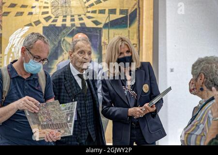 Paris, France. 10th septembre 2021. Brigitte Macron visite l'exposition Art Paris 2021 au Grand Palais Ephemere à Paris sur 10 septembre 2021. Banque D'Images
