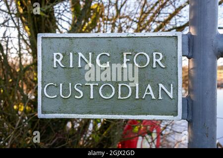 Anneau pour le panneau gardien au croisement du ferry du château de Threave sur la rivière Dee, Castle Douglas, Galloway, Écosse Banque D'Images