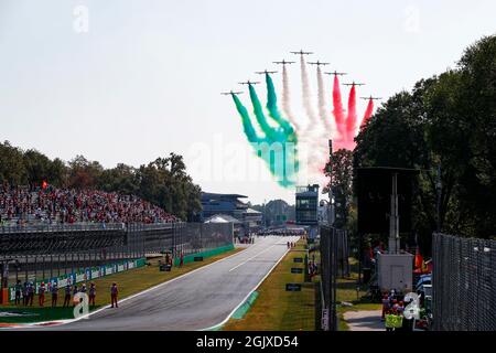 Monza, Italie. 12 septembre 2021. Monza, Italie. 12 septembre 2021. Frecce Tricolori au-dessus de la grille lors de la Formule 1 Heineken Gran Premio d'italia 2021, Grand Prix d'Italie, 14e manche du Championnat du monde de Formule 1 2021 de la FIA du 9 au 12 septembre 2021 sur l'Autodromo Nazionale di Monza, à Monza, Italie - photo Florent Gooden/DPPI crédit: DPPI Media/Alamy Live News crédit: DPPI Media/Alamy Live News Banque D'Images