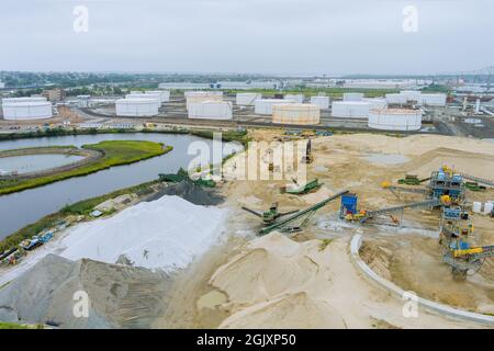 Vue aérienne de dessus de l'industrie de la construction dans la zone de raffinerie de réservoir de pétrole et de gaz Banque D'Images