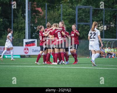 Nuremberg, Allemagne. 12 septembre 2021. Le FC Nuernberg célèbre son premier but pendant le 2. Match Bundesliga pour femme entre 1. FC Nuernberg et SG 99 Andernach au Sports Park Valznerweiher à Nuremberg, Allemagne. Crédit: SPP Sport presse photo. /Alamy Live News Banque D'Images
