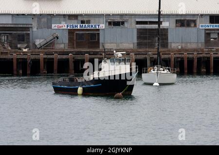 Bateaux devant le quai commercial de Monterey, en Californie Banque D'Images