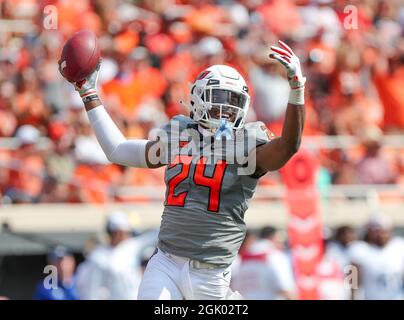 Stillwater, OK, États-Unis. 11 septembre 2021. L'Oklahoma State Corner back Jarrick Bernard-Converse (24) lors d'un match de football entre l'université de Tulsa Golden Hurricane et les Oklahoma State Cowboys au stade Boone Pickens à Stillwater, Oklahoma. Gray Siegel/CSM/Alamy Live News Banque D'Images