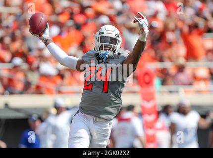 Stillwater, OK, États-Unis. 11 septembre 2021. L'Oklahoma State Corner back Jarrick Bernard-Converse (24) lors d'un match de football entre l'université de Tulsa Golden Hurricane et les Oklahoma State Cowboys au stade Boone Pickens à Stillwater, Oklahoma. Gray Siegel/CSM/Alamy Live News Banque D'Images