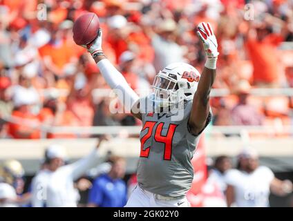 Stillwater, OK, États-Unis. 11 septembre 2021. L'Oklahoma State Corner back Jarrick Bernard-Converse (24) lors d'un match de football entre l'université de Tulsa Golden Hurricane et les Oklahoma State Cowboys au stade Boone Pickens à Stillwater, Oklahoma. Gray Siegel/CSM/Alamy Live News Banque D'Images