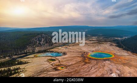 Vue aérienne Grand Prismatic Spring dans le parc national de Yellowstone Banque D'Images