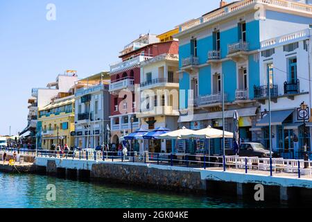 Belle vue sur le port d'Agios Nicolas, Crète Banque D'Images