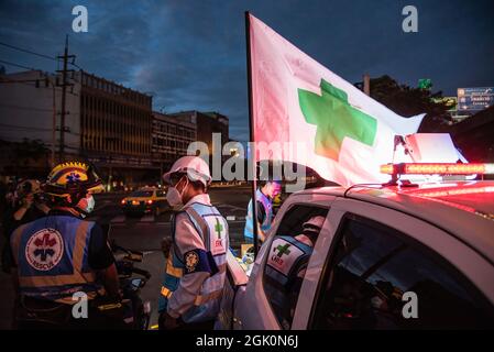 Bangkok, Thaïlande. 12 septembre 2021. Médicaments vus pendant la démonstration. Des manifestants pro-démocratie se sont rassemblés à l'intersection de DIN Daeng pour demander la démission de Prayut Chan-O-Cha, Premier ministre thaïlandais. Crédit : SOPA Images Limited/Alamy Live News Banque D'Images