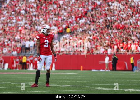 Madison, WI, États-Unis. 11 septembre 2021. Kendric Pryor (3), grand receveur des Badgers du Wisconsin, regarde pendant le match de football de la NCAA entre les Eagles de l'est du Michigan et les Badgers du Wisconsin au Camp Randall Stadium de Madison, WISCONSIN. Darren Lee/CSM/Alamy Live News Banque D'Images