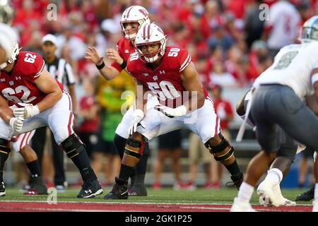 Madison, WI, États-Unis. 11 septembre 2021. Le joueur de baseball offensif des Wisconsin Badgers Logan Brown (50) passe des blocs lors du match de football de la NCAA entre les Eagles de l'est du Michigan et les Badgers du Wisconsin au Camp Randall Stadium de Madison, WISCONSIN. Darren Lee/CSM/Alamy Live News Banque D'Images