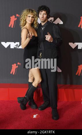 Debby Ryan, Josh Dun assistez aux MTV Video Music Awards 2021 au Barclays Center le 12 septembre 2021, dans le quartier de Brooklyn à New York. Photo : Jeremy Smith/imageSPACE/MediaPunch Banque D'Images