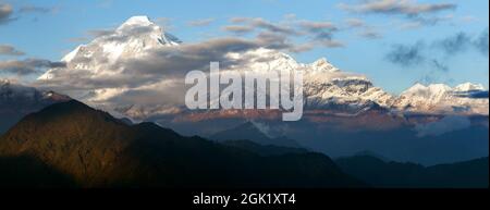 Vue en soirée sur le mont Dhaulagiri - Népal Banque D'Images